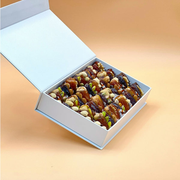 Assorted date nuts box medium size
